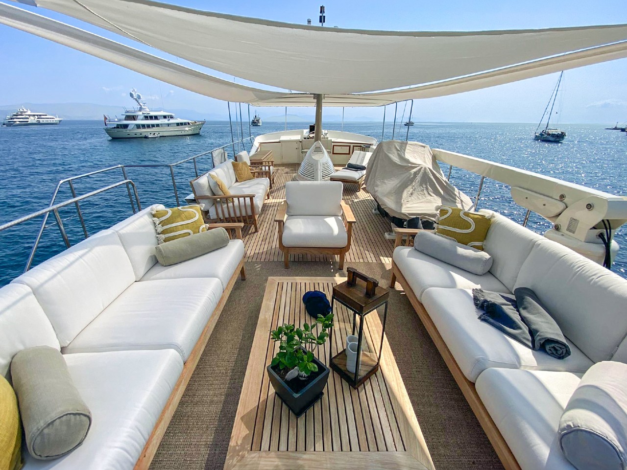 Classic Yacht for charter - Flybridge view