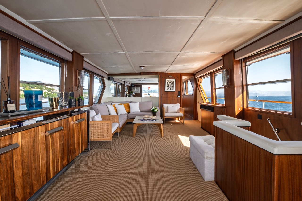 Classic Yacht for charter - Salon view - STALCA