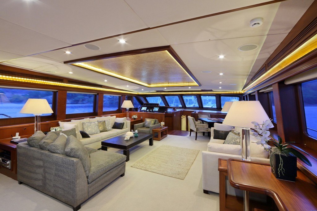 DAIMA yacht for charter - salon