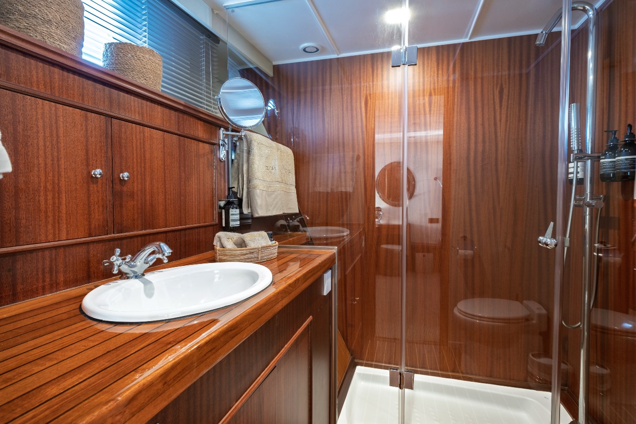 Stalca Yacht - Bathroom