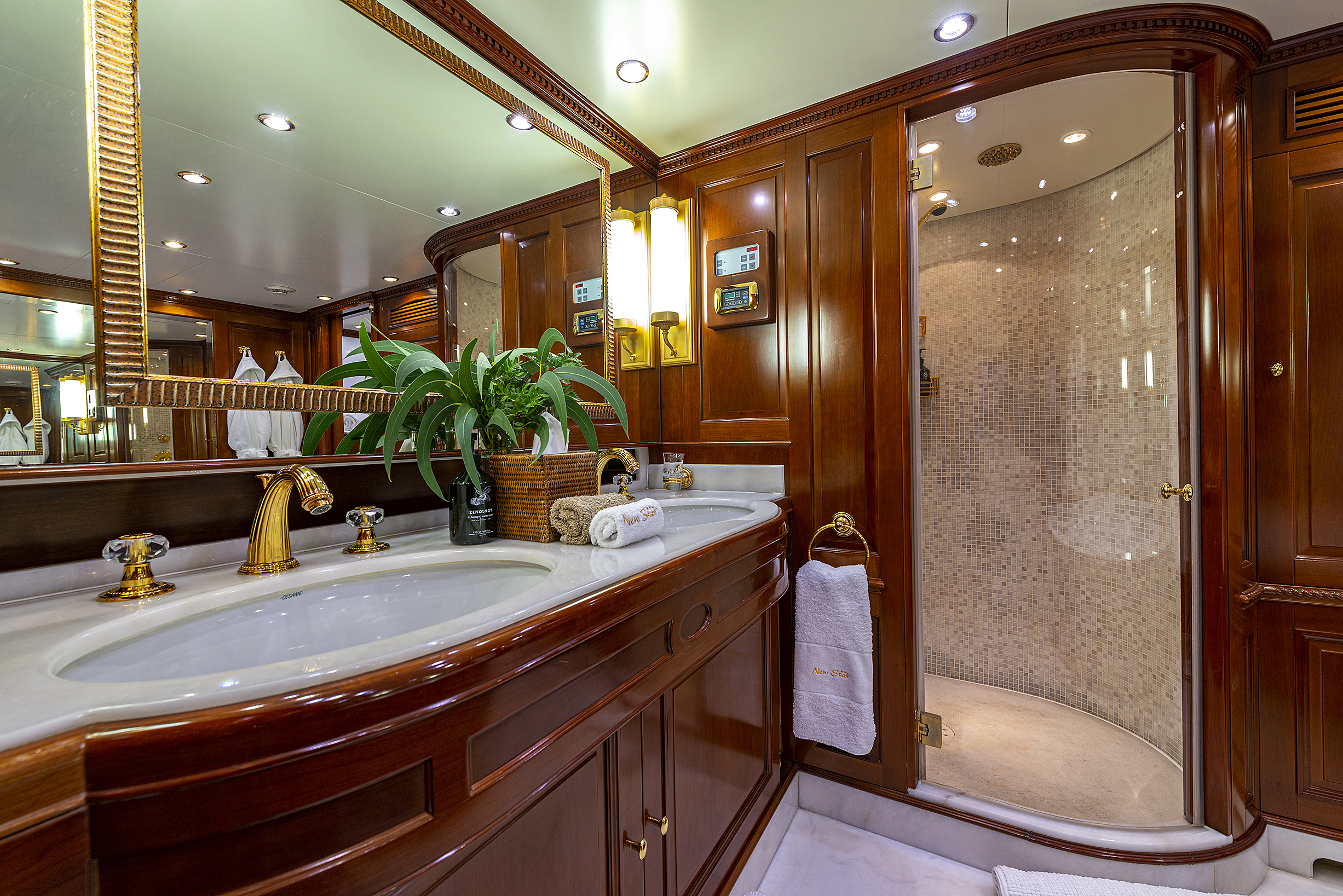 New Star - Benetti Tradition 100 - Bathroom