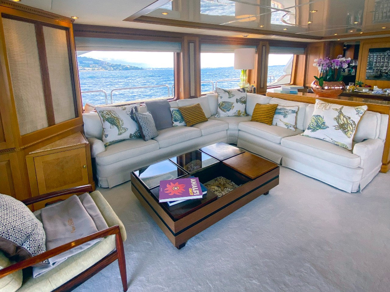 New Star - Benetti Tradition 100 - Salon detail