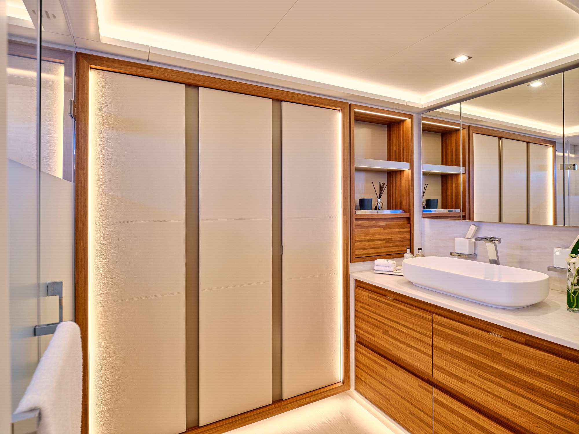 Fountaine Pajot Thira 80 for charter - bathroom