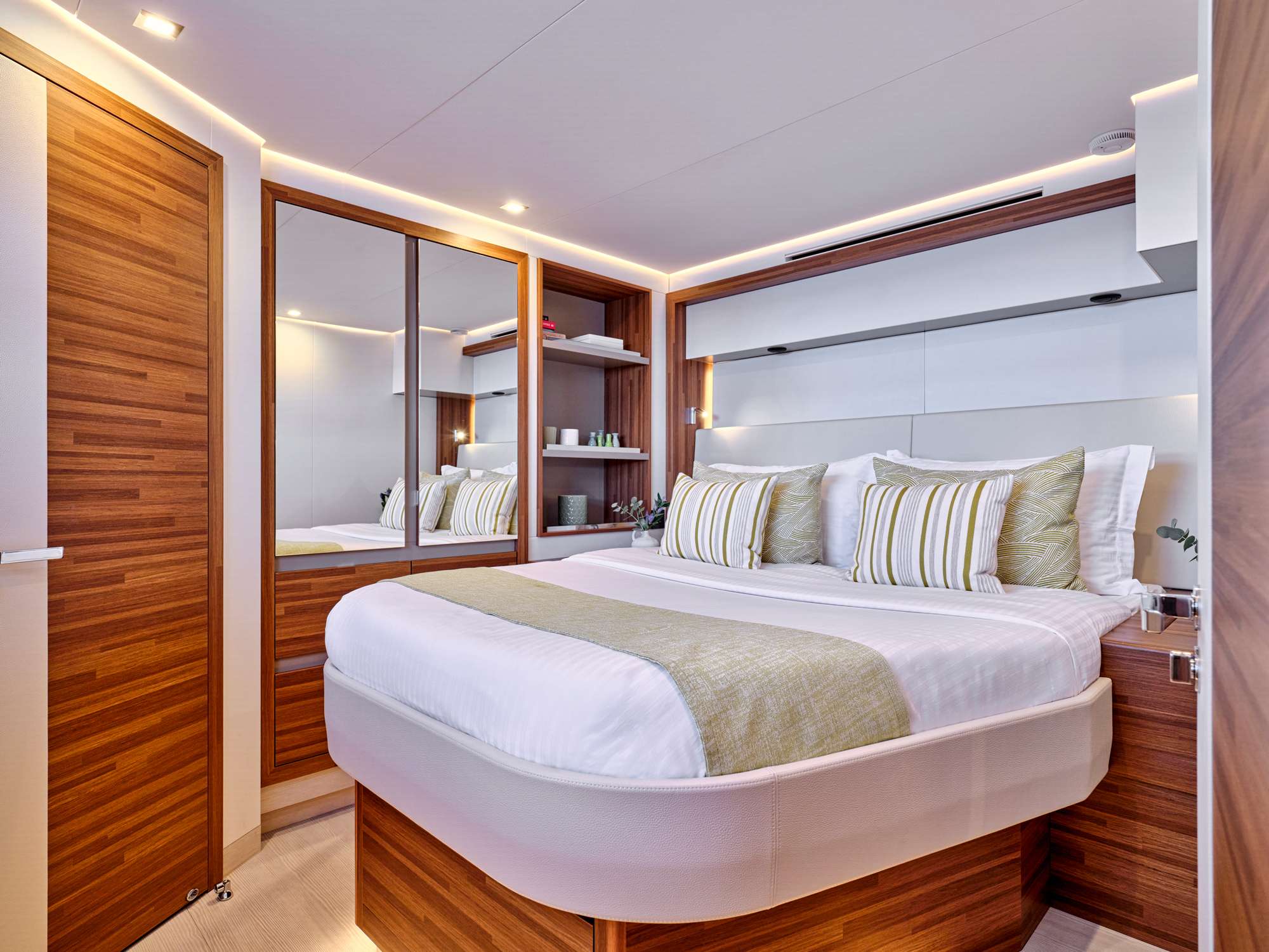 Fountaine Pajot Thira 80 for charter - guest double cabin