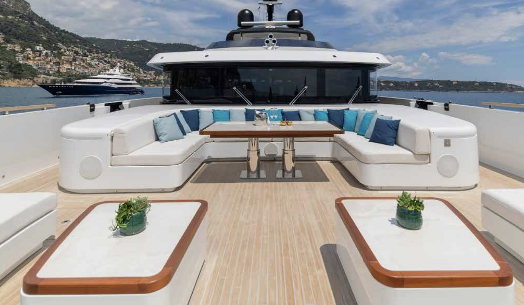 Sanlorenzo Yacht 52Steel for charter - forward lounge area