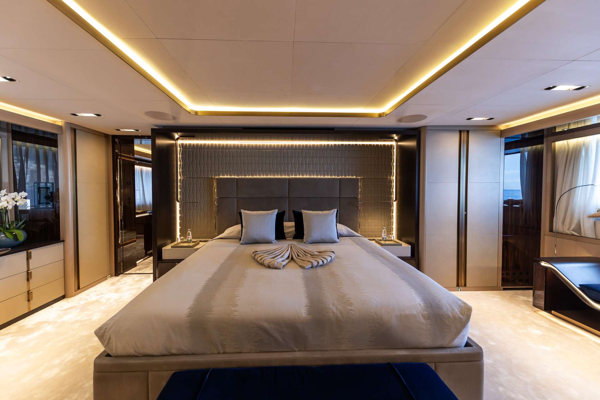 Sanlorenzo Yacht 52Steel for charter - master cabin